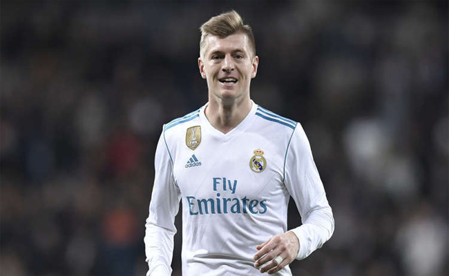 كروس ينفي الرحيل عن ريال مدريد