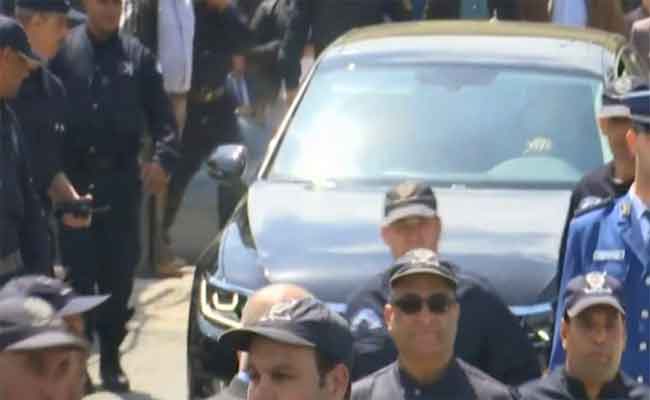 مغادرة اللواء هامل محكمة تيبازة بعد جلسة استماع وسط حضور أمني و إعلامي مكثف