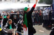 قوات الأمن تفرق عشرات المتظاهرين بساحة البريد بالعاصمة