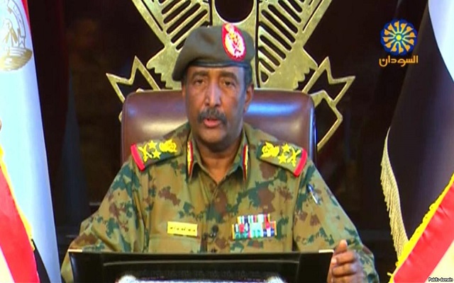 روسيا تعترف بالمجلس العسكري وهذا الأخير يقيل رئيس القضاة والنائب العام