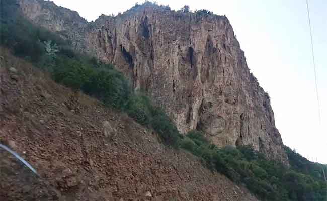 والي تيبازة يصدر قرارا بغلق 3 محاجر بجبل شنوة بعد تسجيل
