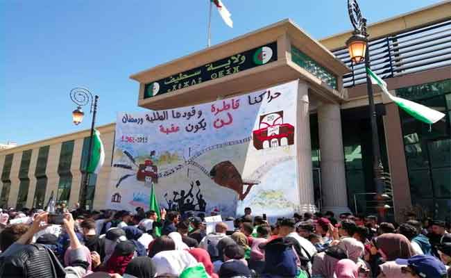 الحراك الشعبي يتواصل : الطلبة يخرجون في مسيرات تطالب برحيل رموز النظام