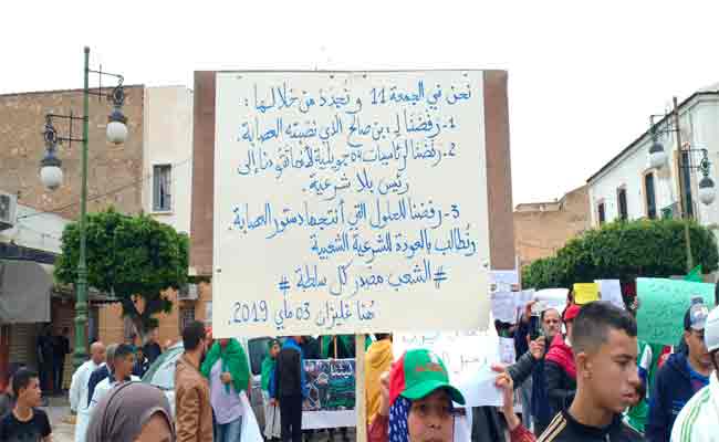 الجمعة الـ11 من الحراك الشعبي : تشبت برحيل جميع رموز النظام القديم