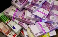 إحباط محاولة تهريب 570 الف اورو و 101 الف دولار بمطار هواري بومدين