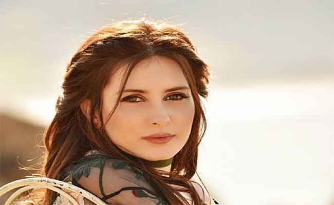 كنزة مرسلي تخوض أولى تجاربها في تقديم البرامج من خلال