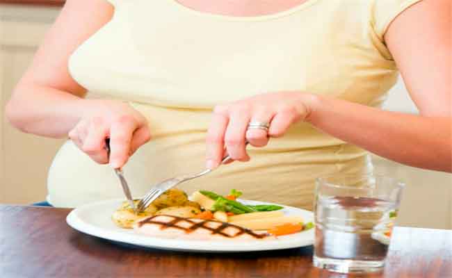 السحور وجبة أساسية ومهمة... فماذا يتضمّن سحور الحامل؟
