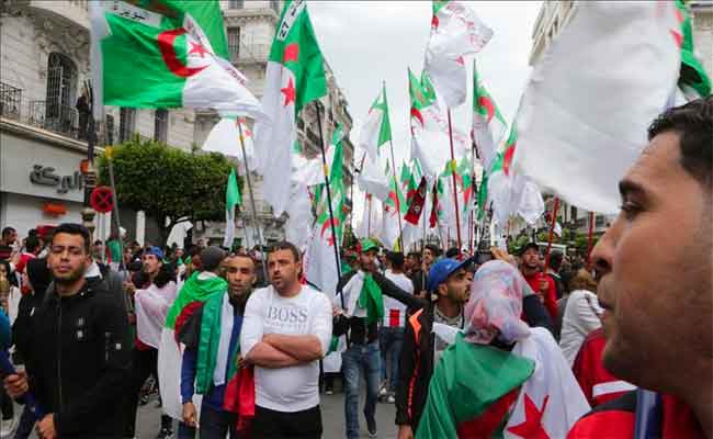 الطلبة في احتفالهم باليوم الوطني للطالب يطالبون بـ