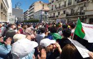 الطلبة ينظمون مسيرة سلمية  تدعم الحراك بالعاصمة وسط تعزيزات أمنية مشددة