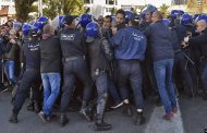 مذكرات مثقف وشيكور في بلاد ميكي / الحلقة الرابعة عشر : كونت جدارا حصينا من الدروع البشرية