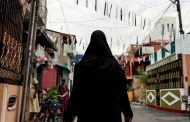 جماعات مسيحية تهاجم المصلين في مسجد وتحرق متاجرهم  بسريلانكا