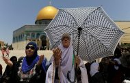 الجمعة الأخيرة ربع مليون فلسطيني يصلون في الأقصى