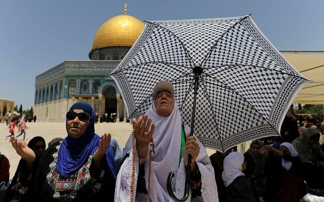 الجمعة الأخيرة ربع مليون فلسطيني يصلون في الأقصى