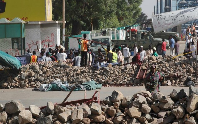 الشعب السوداني العظيم ضغط على الجنرالات لتسليم السلط