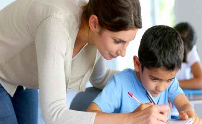 هكذا تساعدين طفلك على التركيز في المدرسة...