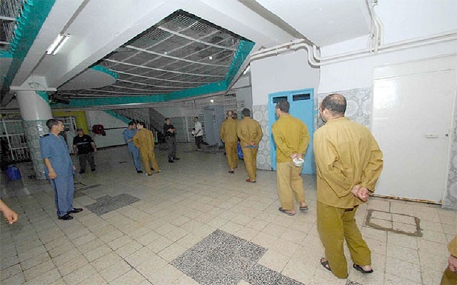 سكوب / مظاهرات في سجن الحراش بسبب أن الجنرال توفيق وسعيد بوتفليقة وباقي المسؤولين يعيشون الرفاهية والبذخ