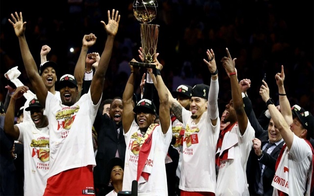 للمرة الأولى في تاريخه تورونتو يتوج بلقب NBA...