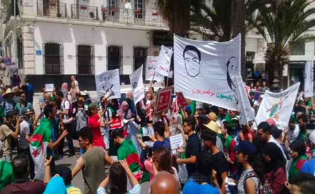 الحراك الشعبي : الطلبة يواصلون مسيراتهم المطالبة برحيل كل رموز النظام