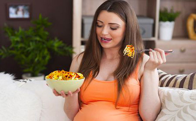 هل يضرّ تناول النودلز بصحة الحامل والجنين...؟