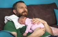 كيف يمكن ان تتغيّر نفسية الرجل بعد أن يصبح أباً...
