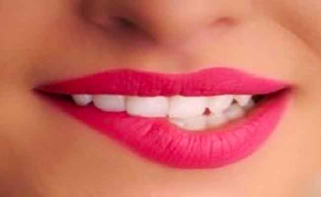 هكذا تعيدين اللون الوردي الطبيعي إلى شفاهك...