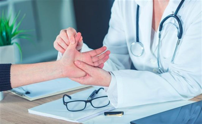 11 سبباً يدفعكم إلى عدم تجاهل تنميل الجسم...!