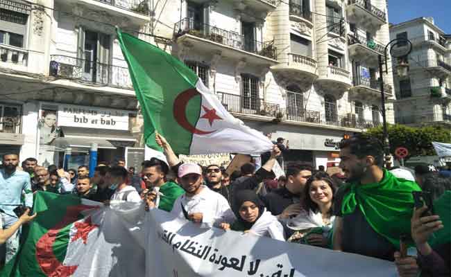 الطلبة يواصلون مسيراتهم السلملية مجددين مطالبهم بـ