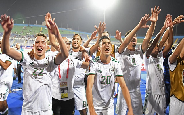 على الورق الكاس تبدوا في جيوب أبناء الجزائر ولكن...