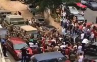 أجواء الحرب الأهلية والتي كانت في الثمانينات تخيم على لبنان