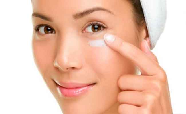 5 خطوات ضرورية للعناية بمحيط العينين بشكل مثالي...!