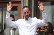 نجم المنتخب يهنىء ريبيري بانتقاله إلى فيورنتينا...