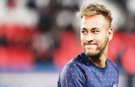 البرازيليون منقسمون حول نادي نيمار القادم...