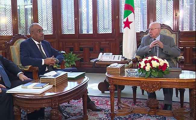 بن صالح يستعرض مع بدوي الأوضاع السياسية والاقتصادية والاجتماعية للبلاد
