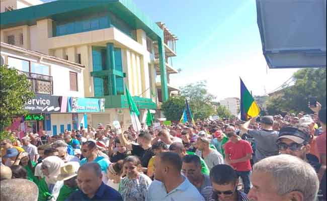 الحراك الشعبي في جمعته الـ32 : إصرار على التغيير