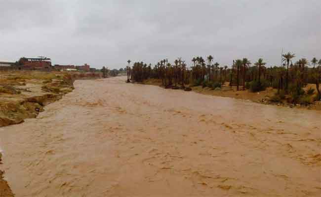 الحماية المدنية تنستل جثة الطفل الذي جرفته سيول وادي ملياس ببني ونيف ببشار