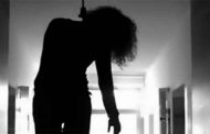 تلميذة تنهي حياتها شنقا بالوادي