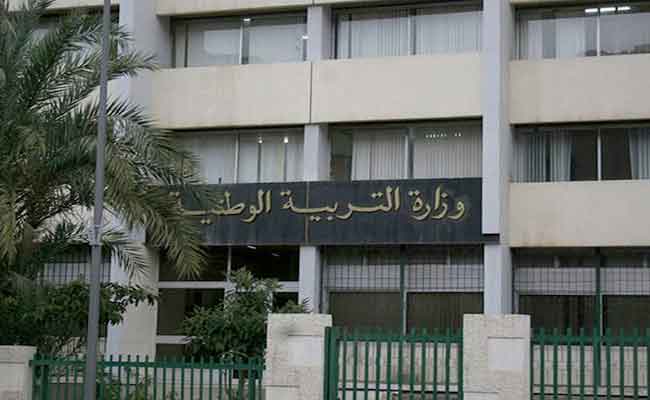 وزارة التربية تحدد عقوبات في حق التلاميذ الذين يسيئون استعمال التكنولوجيا...