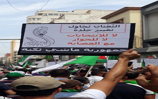 الشعب الجزائري يرفع هالة القداسة عن القايد صالح