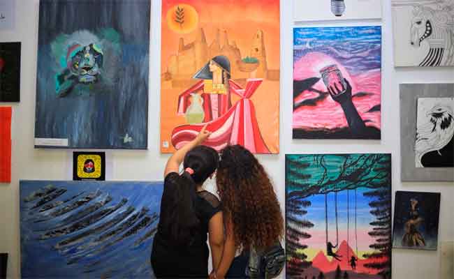 الصالون الوطني للفنون التشكيلية يستعرض 120 عملا فنيا من توقيع ألمع الرسامين الجزائريين...
