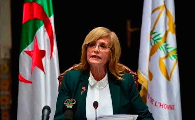 بن صالح يمهي مهام رئيسة المجلس الوطني لحقوق الإنسان