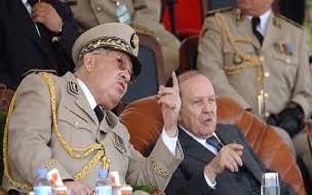 بكل روح وطنية !!!المجاهد والباديسي القايد صالح يأخذ من العصابة ويعطي لفرنسا