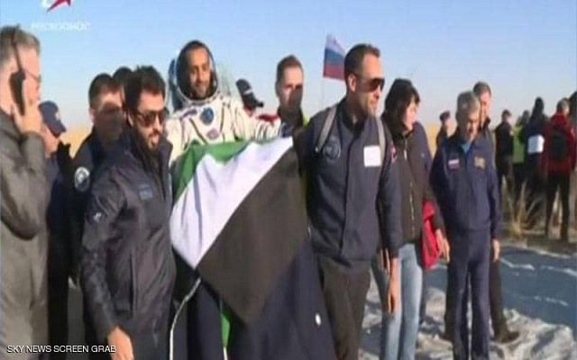لماذا لا يسمح لرواد الفضاء بالمشي في لحظة عودتهم إلى الأرض...