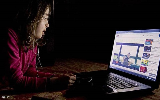 التحذير من انجذاب الأطفال والمراهقين إلى اليوتيوب...