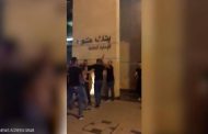 لبنانية تركل حارس أحد الوزراء لتتحول تتحول لأيقونة المظاهرات