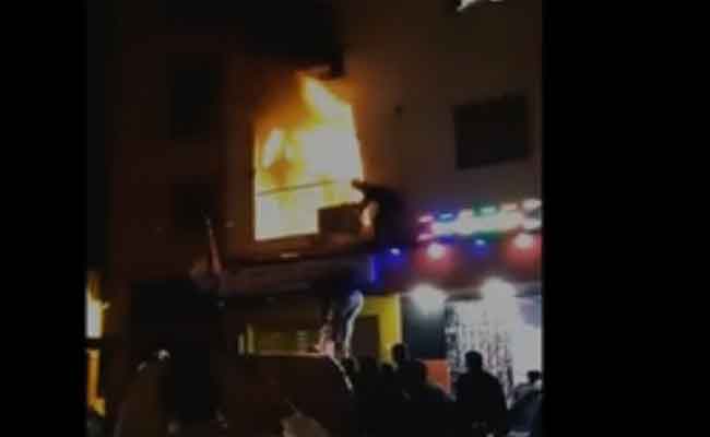 الألعاب النارية تخلف احتراق شرفة منزل بحي جبانة ليهود بعنابة