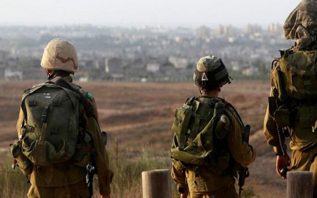 فلسطينيون يستولون على معدات عسكرية إسرائيلية