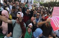 الطلبة يجب تشييع القضاء في الجزائر...