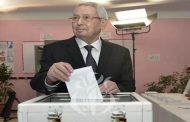 بن صالح يؤدي واجبه الانتخابي
