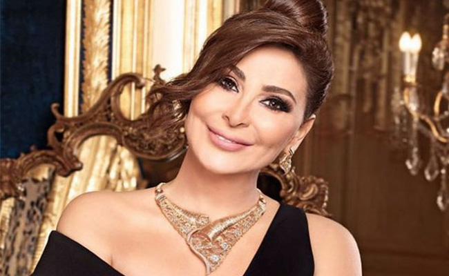 اليسا تنقل تجاربها في عدد