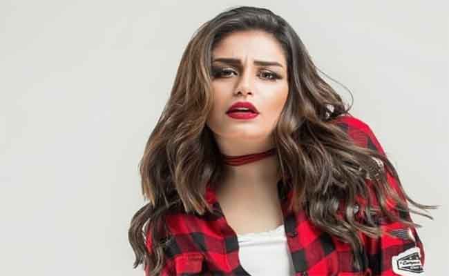 منة فضالي أمام نجوم الشاشة السورية في
