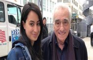 ابنة اعلامية مغربية في فريق تصوير 